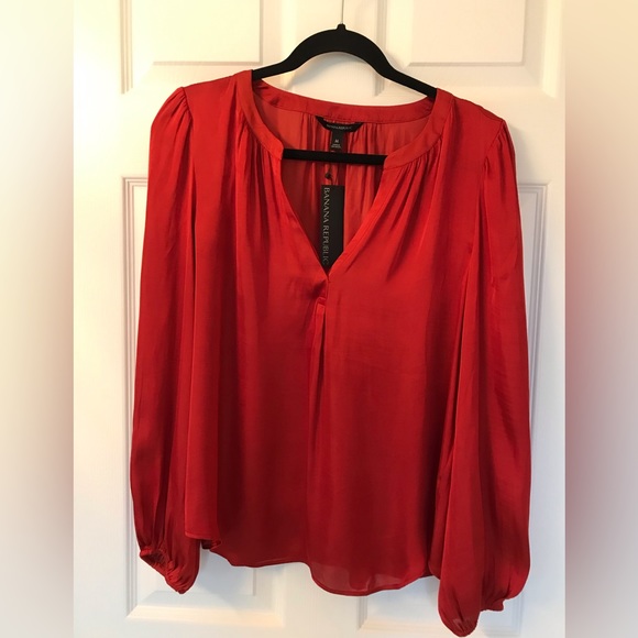 OVER 75% OFF NWT Banana Republic Blouse Size Medium - Picture 1 of 5